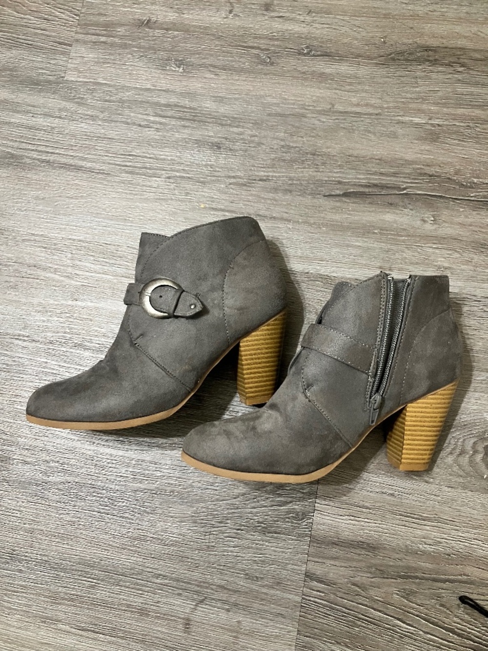 Maurices Gray Faux Suede Ankle Boots Size 8 Stacked Block Heel Side Buckle